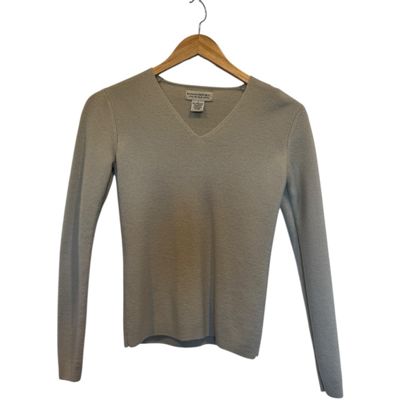 Gray Banana Republic 100% merino wool V-Neck Sweater - Picture 1 of 6